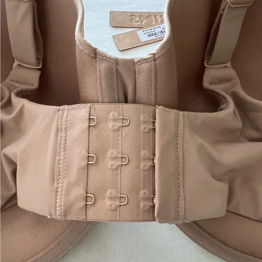 Skims Fits Everybody T-Shirt Bra in Clay - Picture 10 of 15